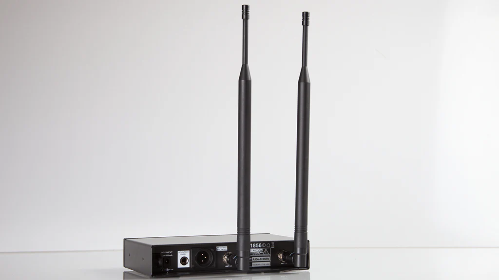 UX1200LP1 WIRELESS LAPEL SYSTEM - Image 4